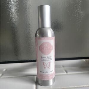 Scentsy Room Spray in Magnolia Linen